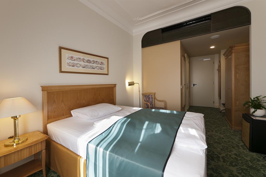 Grandhotel Ambassador Narodni Dum Karlovy Vary Bilik gambar